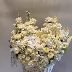 '' White cloud '' floral basket