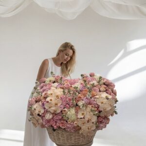Wow effect floral basket